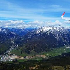 Flugwegposition um 13:22:56: Aufgenommen in der Nähe von Gemeinde Fieberbrunn, 6391 Fieberbrunn, Österreich in 2345 Meter